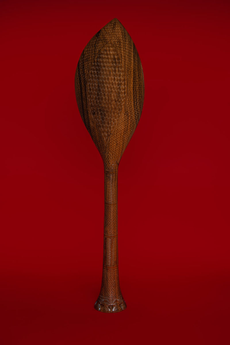 Ceremonial paddle in “Tou” wood (oceanic walnut) – Austral Archipelago